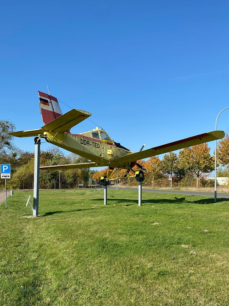 Bastelpause am Anklamer Flugplatz.